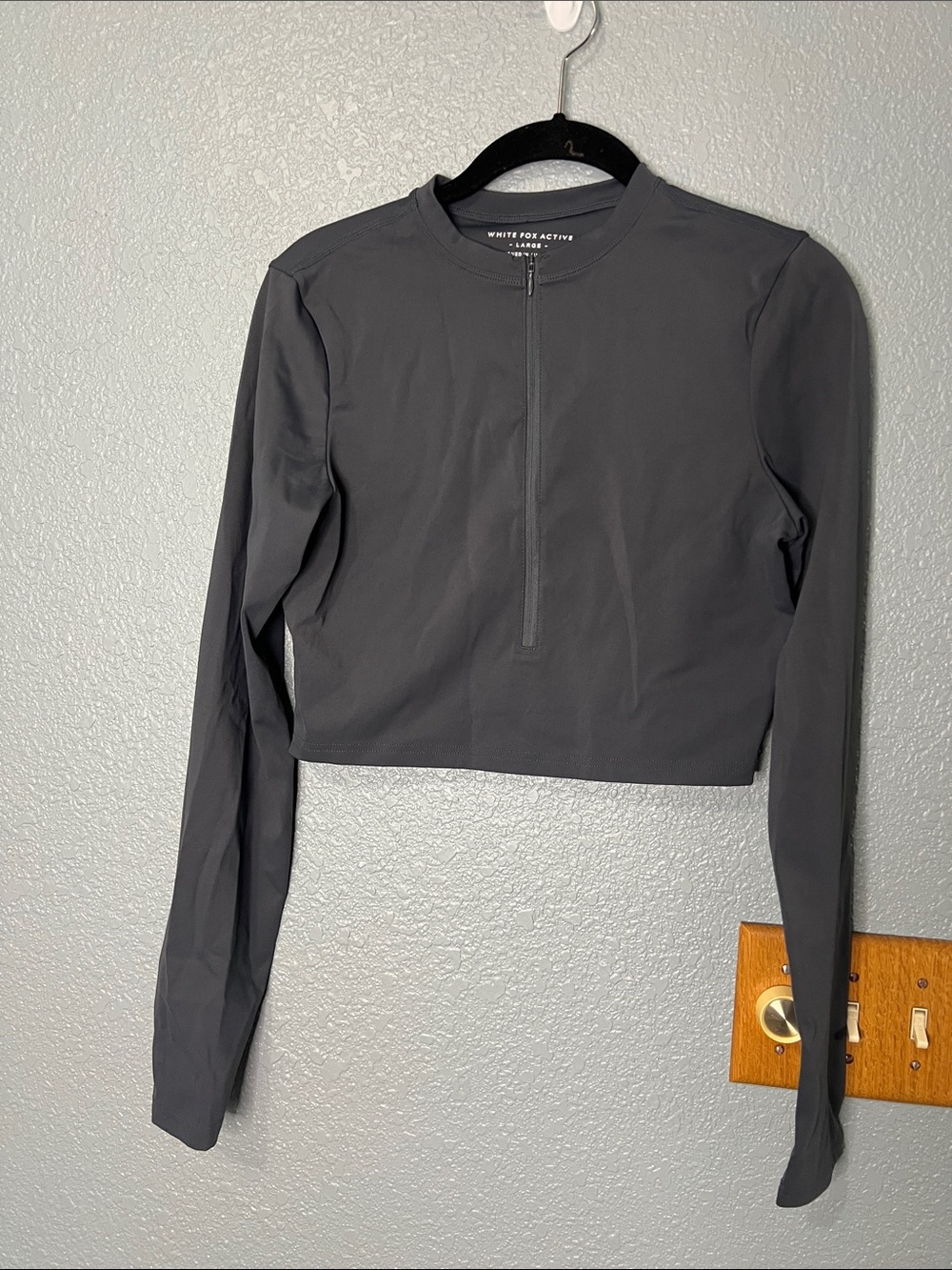 White Fox Active Women’s Crop long sleeve top front zip Large Gray EUC